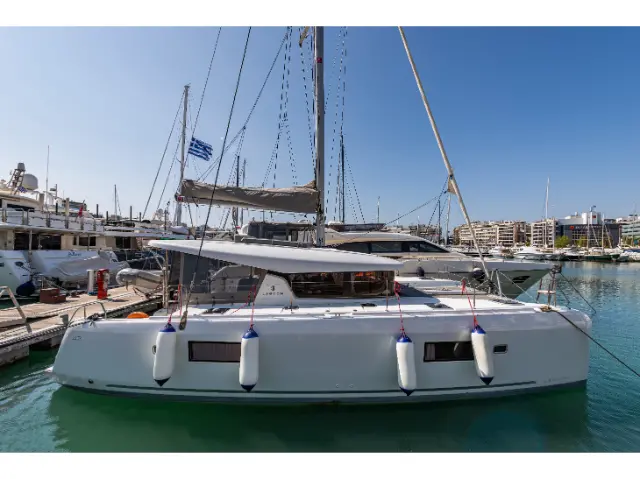 Lagoon 42