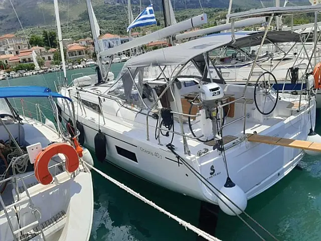 Oceanis 40.1 (4 cabins) - External image